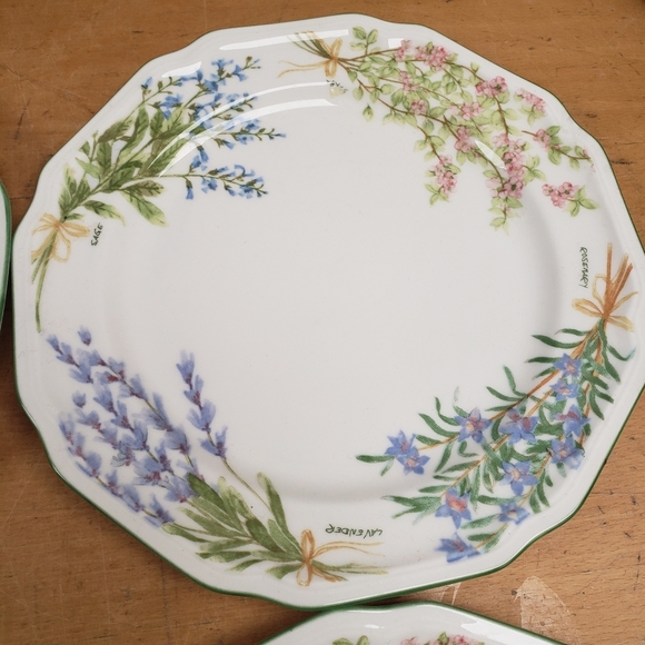 Mikasa Botanical Bouquet Lot Of 4 Salad Dessert Plates  8.5" - Picture 2 of 8